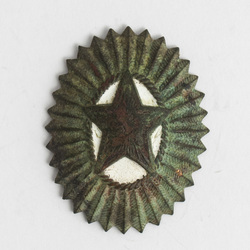 Metal brooch 