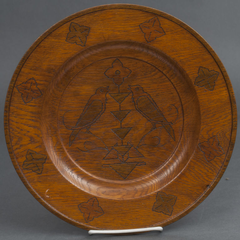 Decorative wooden plate 