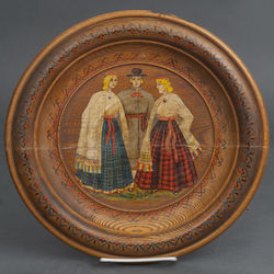 Decorative wooden plate 