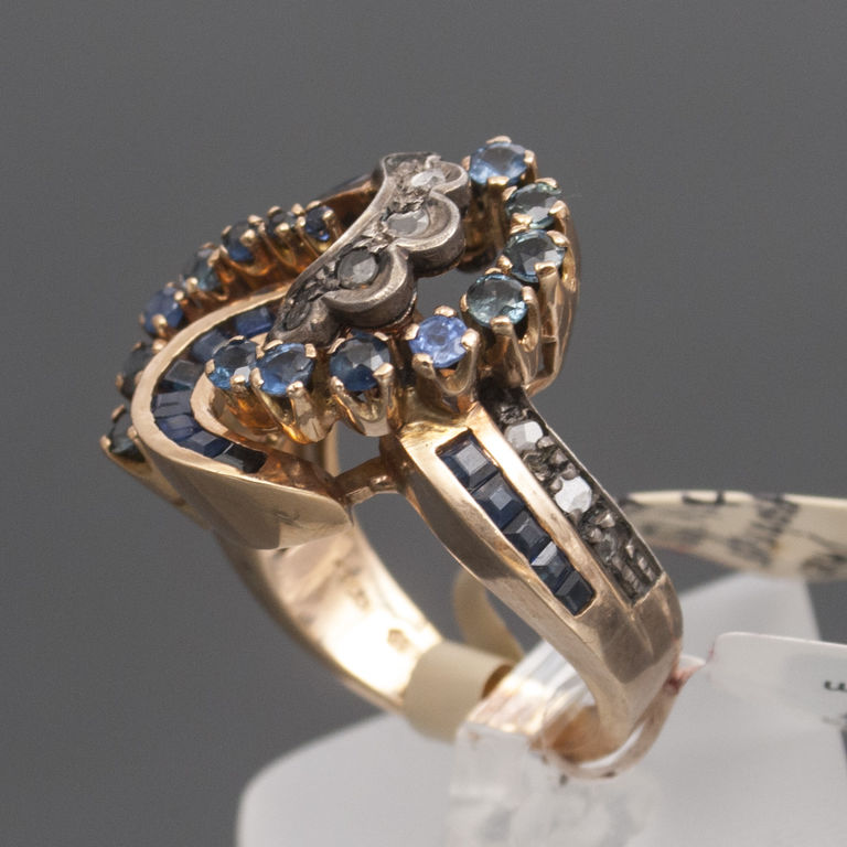 Gold ring with diamonds and sapphires
