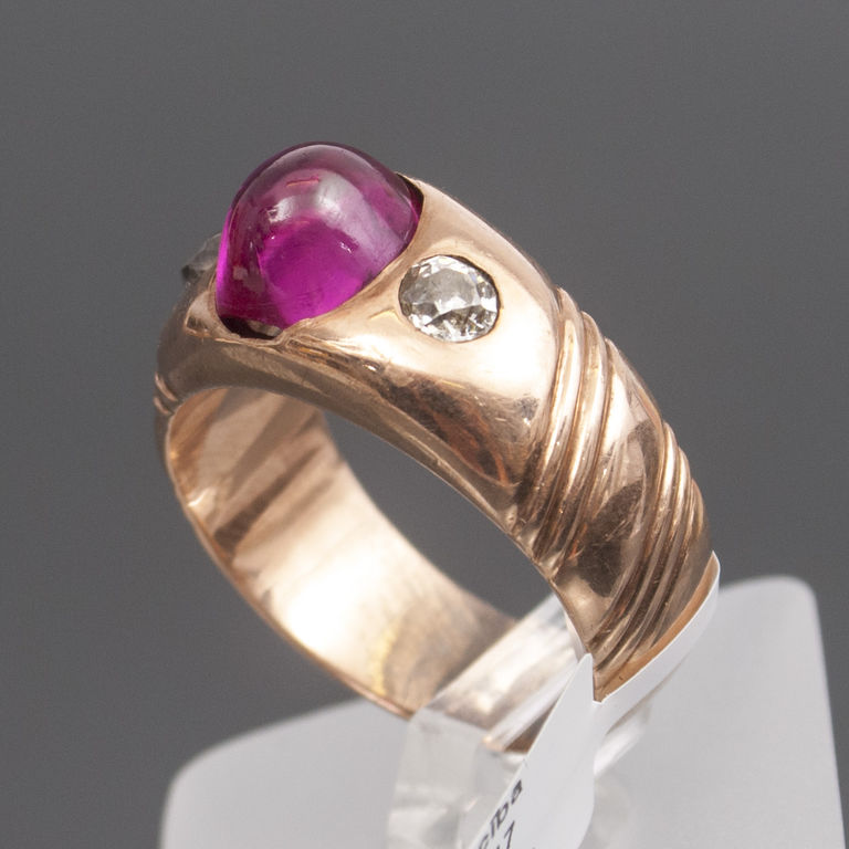 Gold ring with diamonds and synthetic ruby