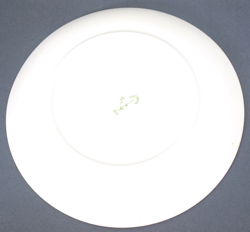 Porcelain plate 