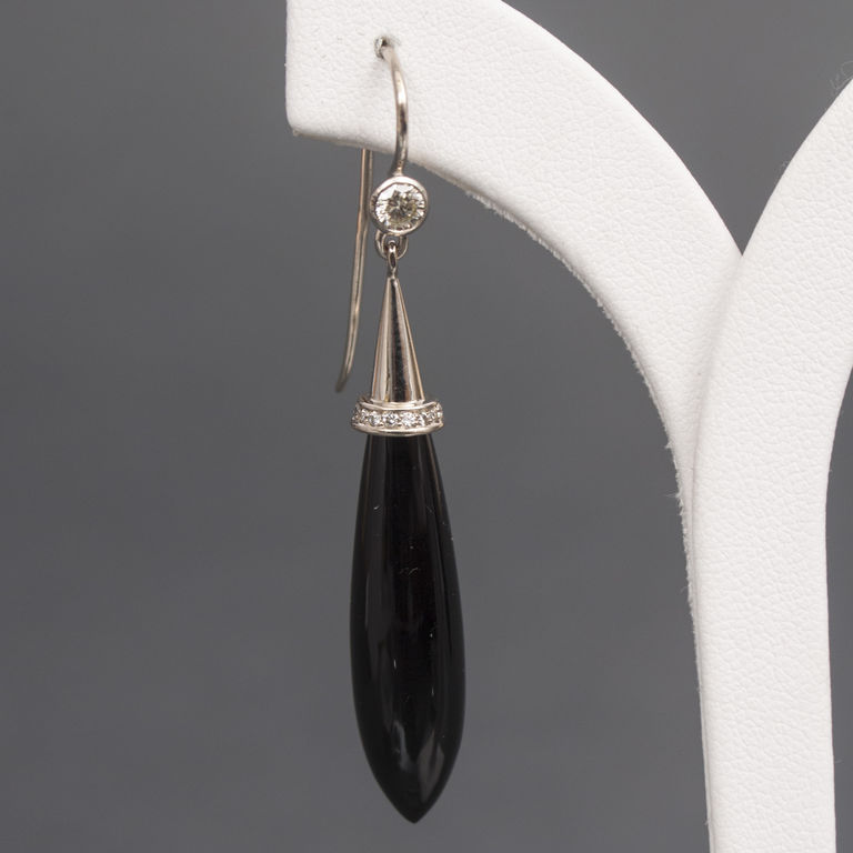 White gold earrings with onyx and brilliants
