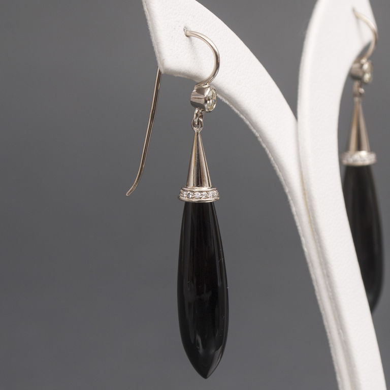 White gold earrings with onyx and brilliants