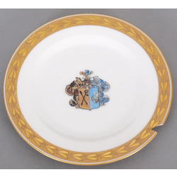 Фарфоровая тарелка с гербом (Герб рода дворян Денисовых)