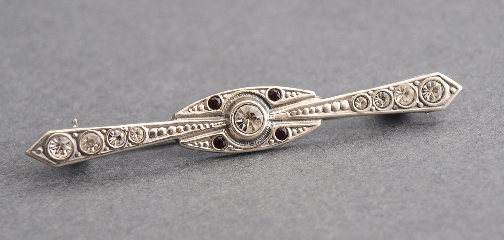 Art deco style brooch with zirconium