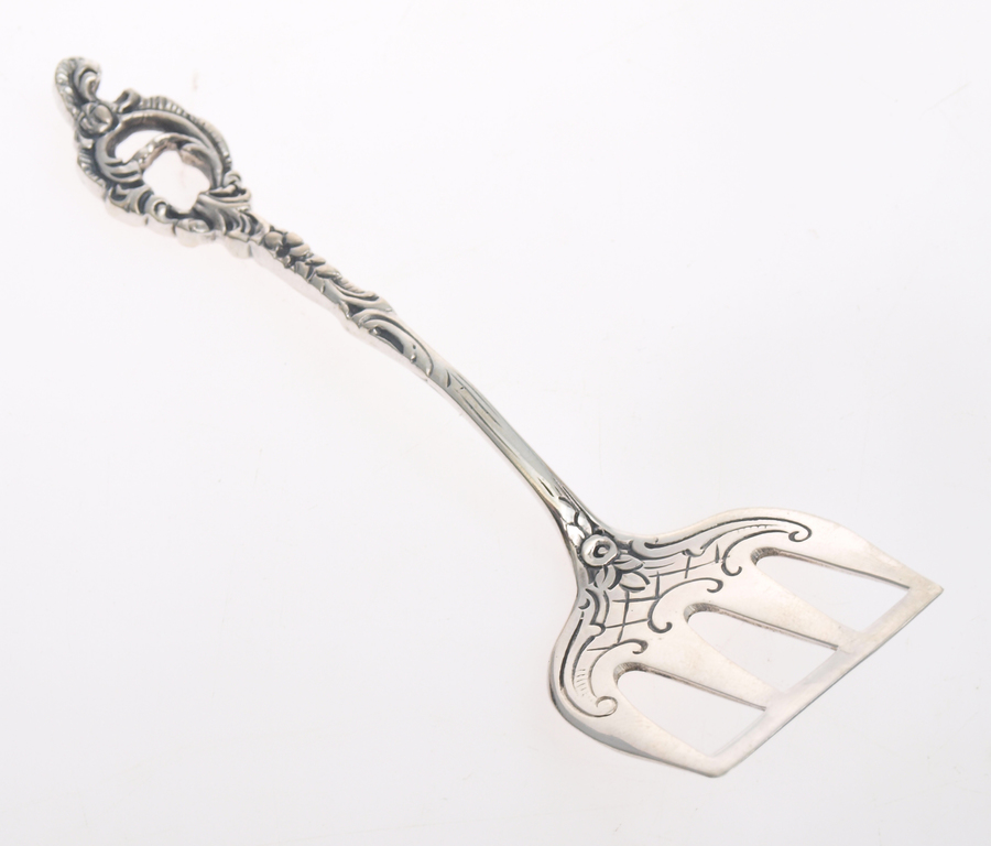 Silver shovel