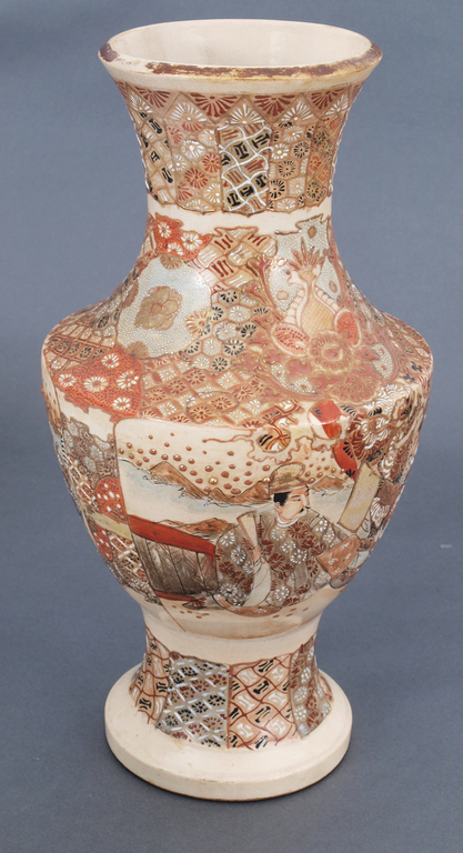 Porcelain vase 