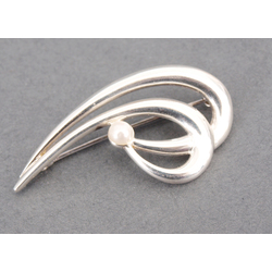 Silver art deco style brooch with pearl