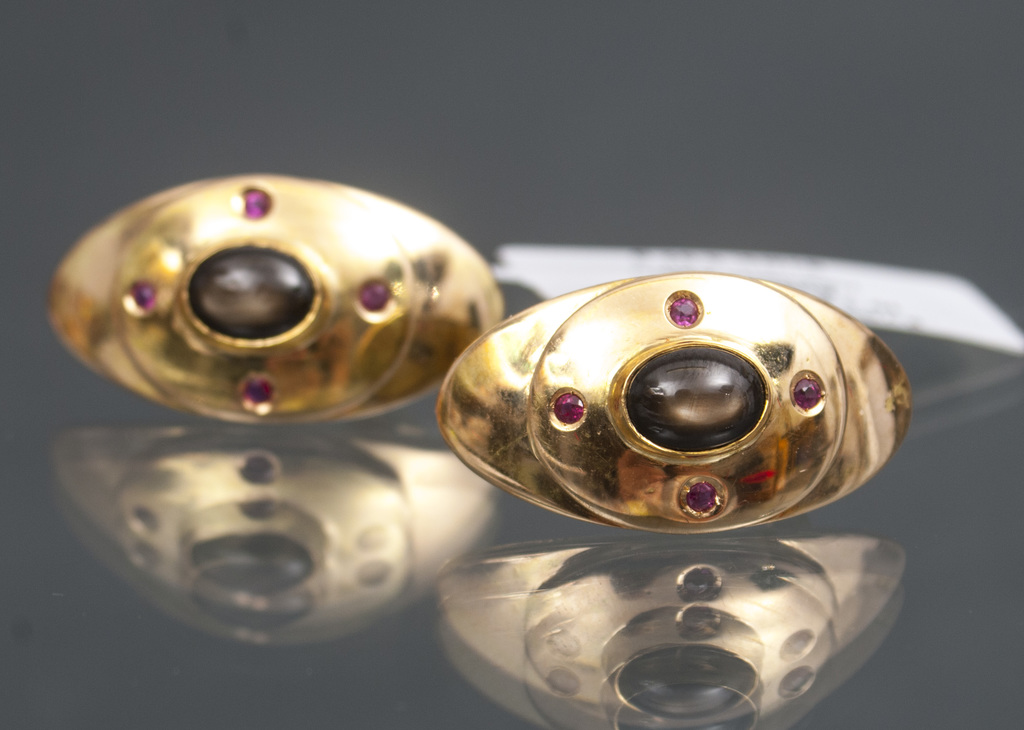 Gold earrings with rubies and sapphires