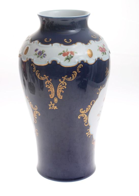 Porcelain vase 