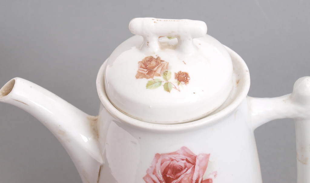 Porcelain tea/coffee pot 