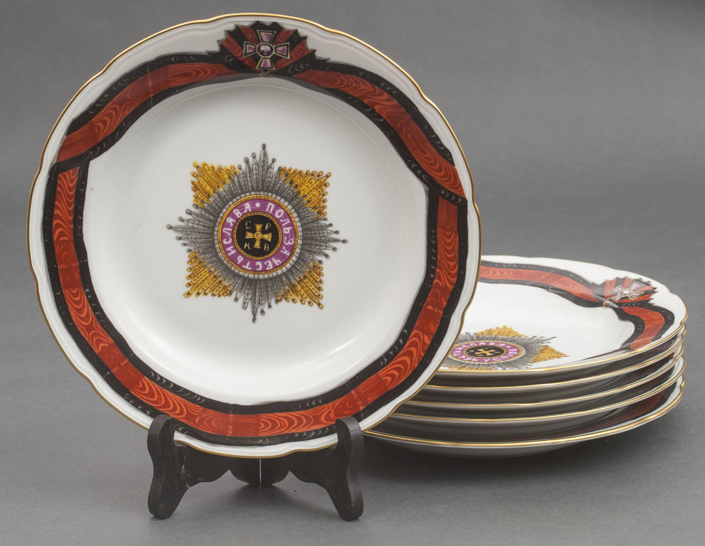 Porcelain plates (6 pcs)