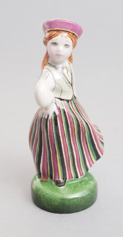 Porcelain figurines “Girl and boy in folk costumes”