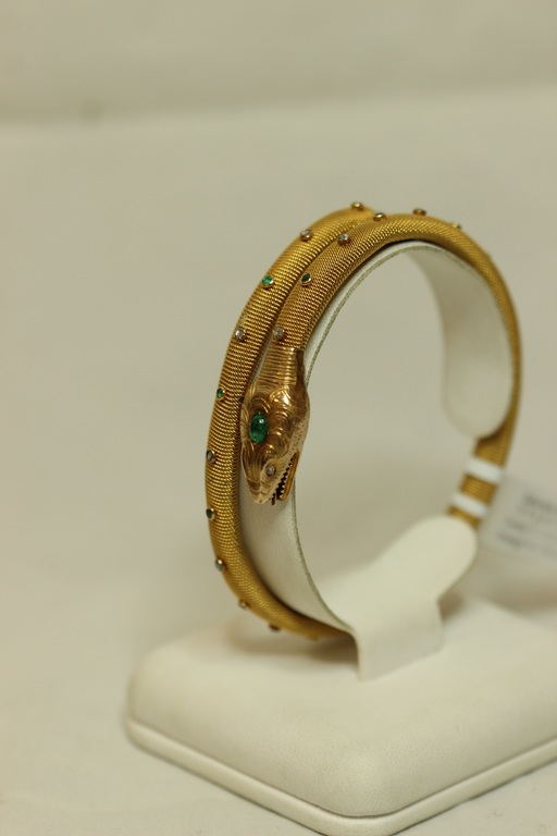 Gold bracelet with diamonds and emeralds