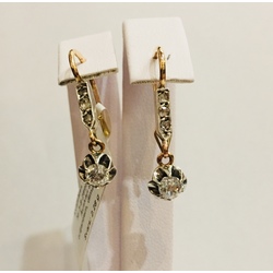 Gold earrings with diamonds