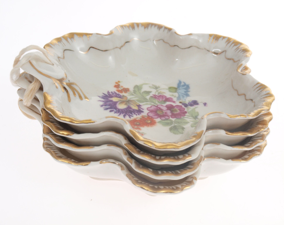 Porcelain plates ( 7 pcs.)
