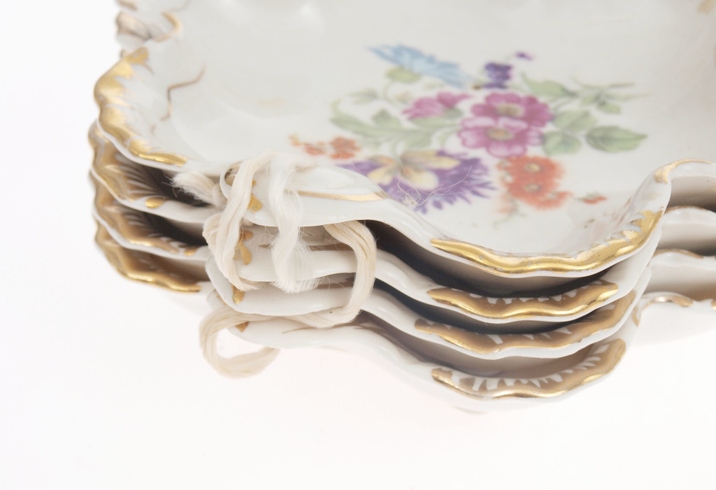 Porcelain plates ( 7 pcs.)