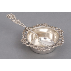 Silver spice utensil with spoon