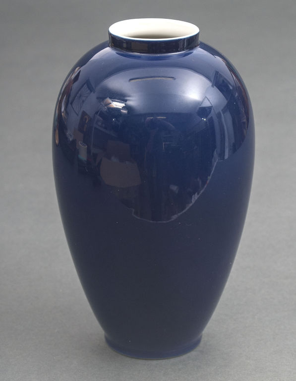 Porcelain vase 