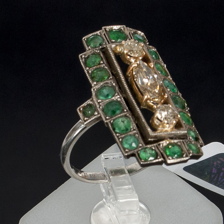 Ring with emeralds and diamonds