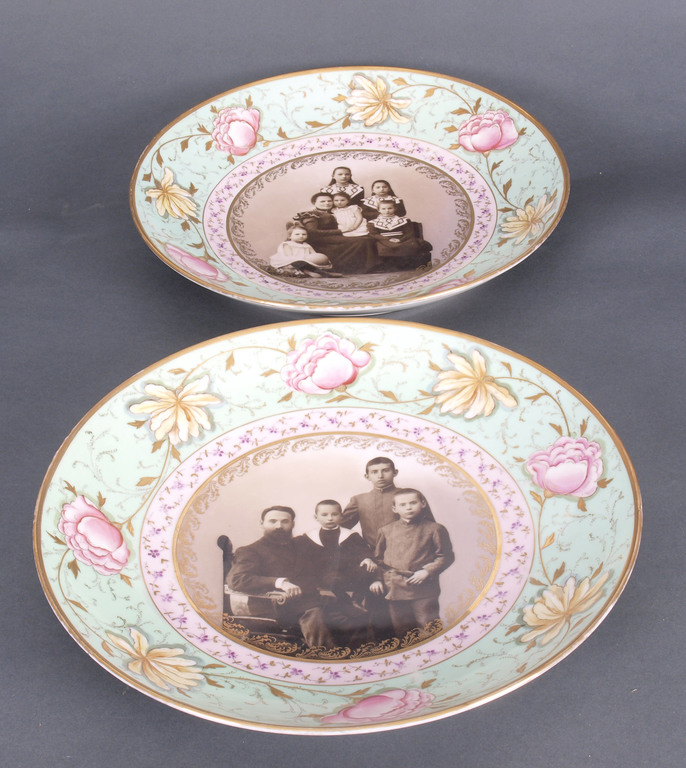 Porcelain plates (2 pcs.) With a family portrait