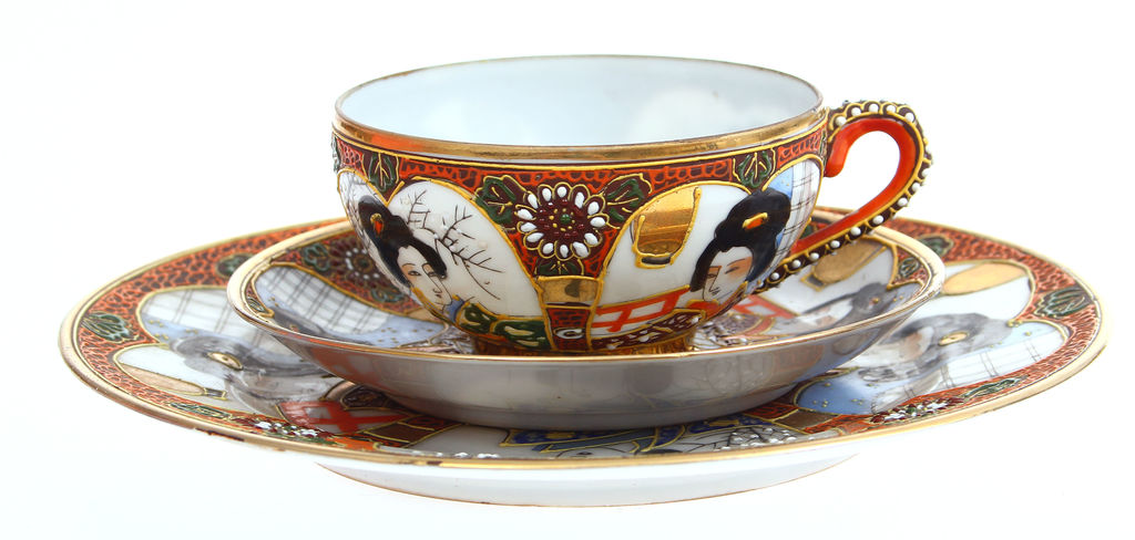 Porcelain cup with a saucer (Geisha motive)