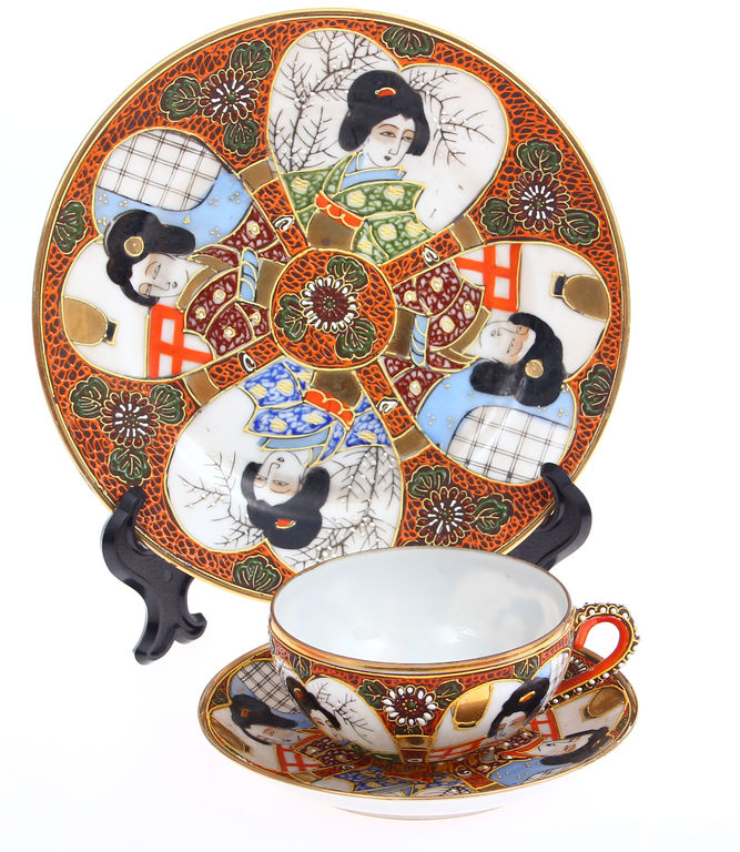 Porcelain cup with a saucer (Geisha motive)