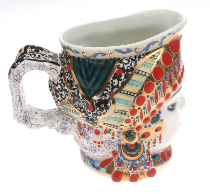 Decorative porcelain mug 