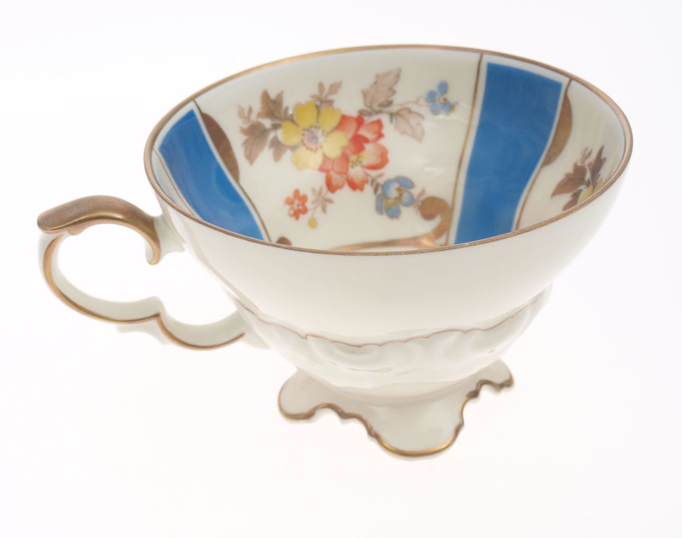 Porcelain cup with 2 saucers