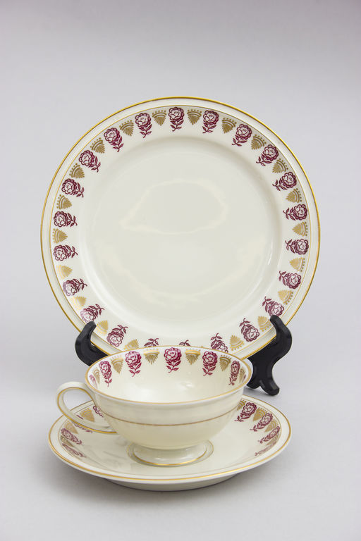 Porcelain cup with a saucer 