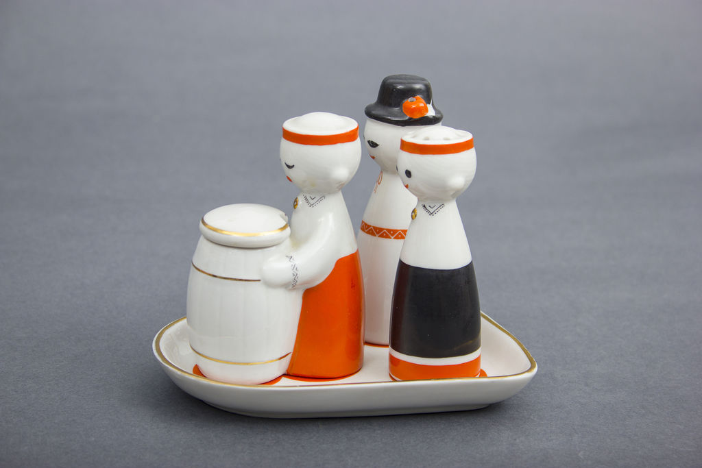 Porcelain jar set for spices