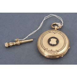 Zelta kabatas pulkstenis ar emalju un zelta atslēdziņu