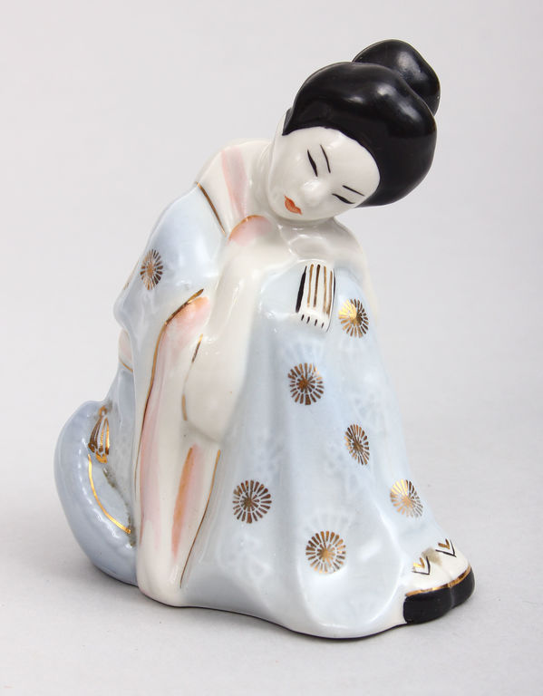 Porcelain figurine 