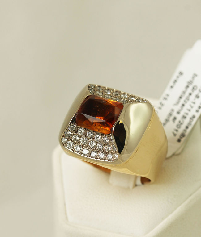 Gold ring with diamonds and citrine