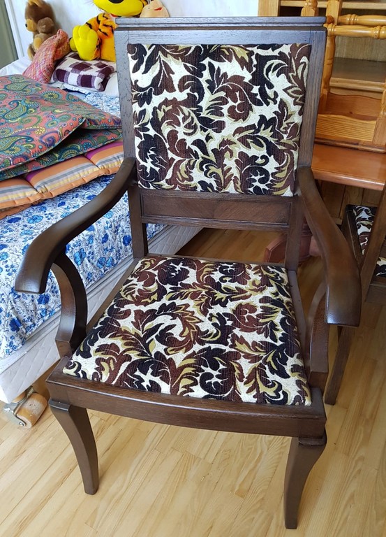 Дубовый стул