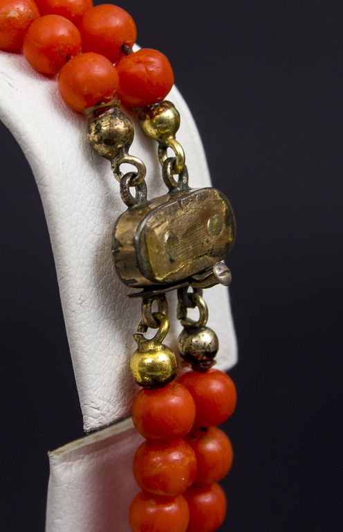 Gold bracelet with coral