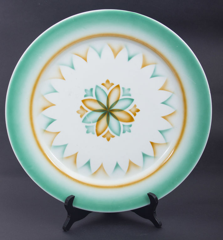 Porcelāna šķīvis