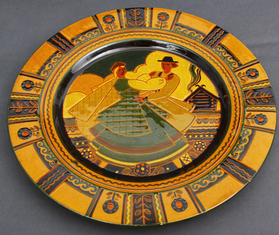 Decorative ceramic plate 