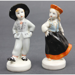 Pair of porcelain figures 