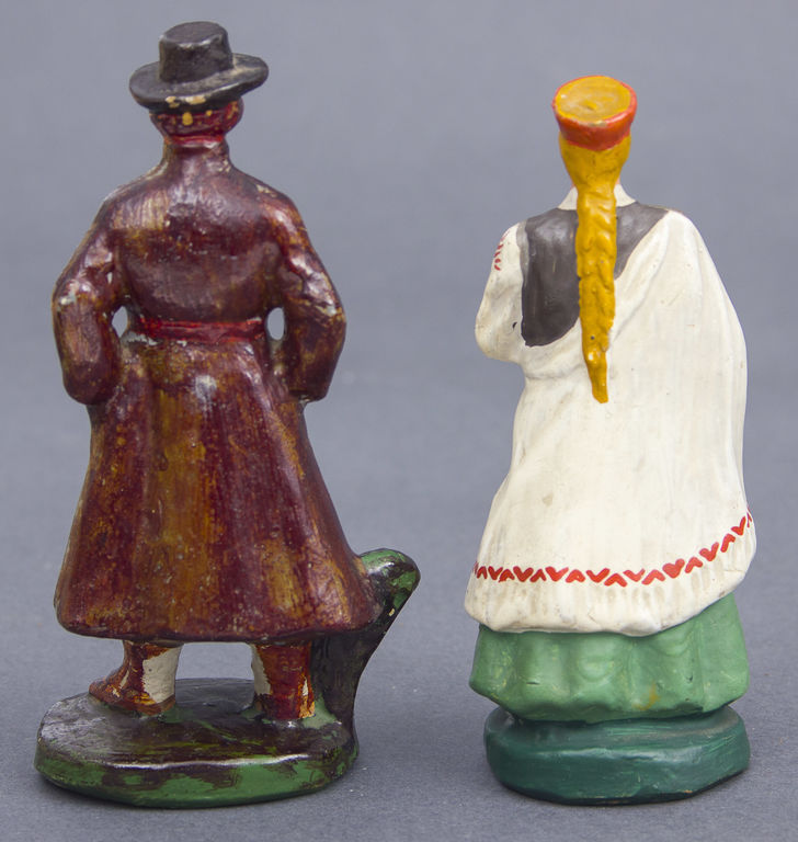 Ceramic figurines 