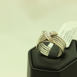 Gold ring with diamonds