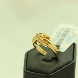 Gold ring with diamonds