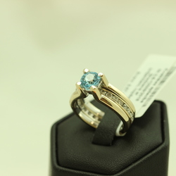 Golden ring with diamonds and topaz