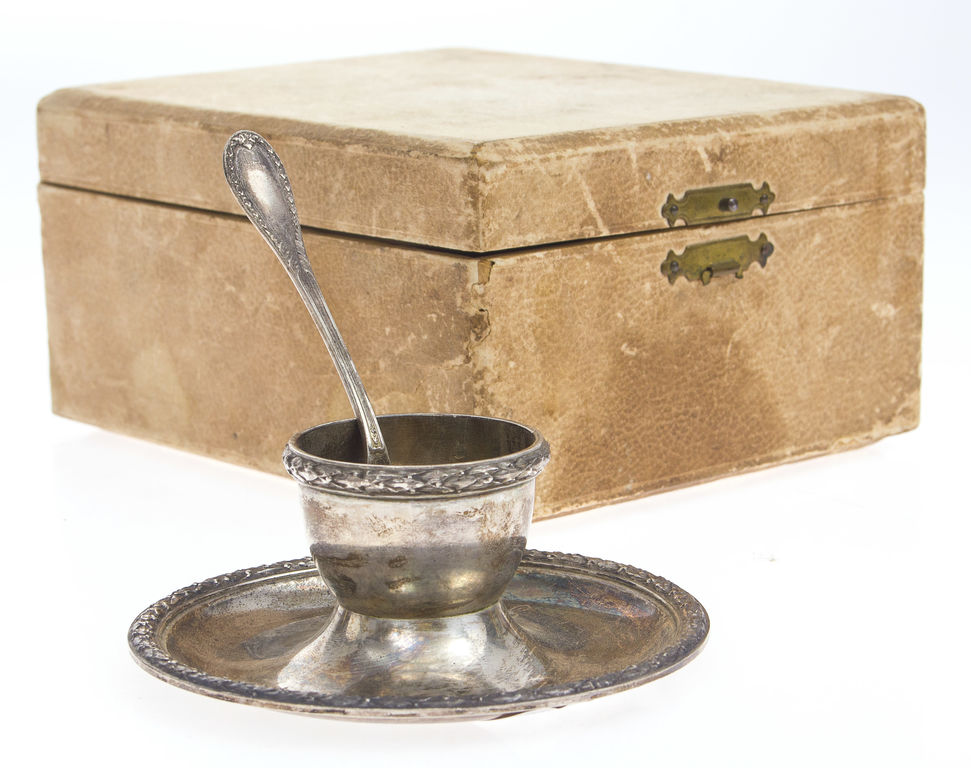 Серебряное миска для яйцо с ложкой в оригинальной коробке
