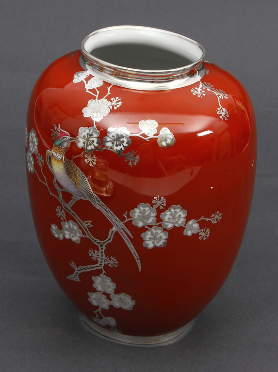 Porcelain vase with silver finish