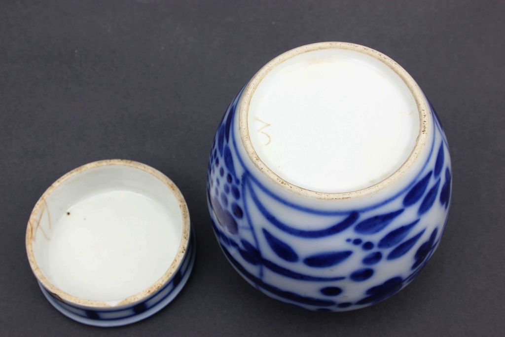 Porcelain dish with lid