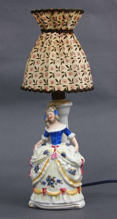 Porcelāna galda lampa 