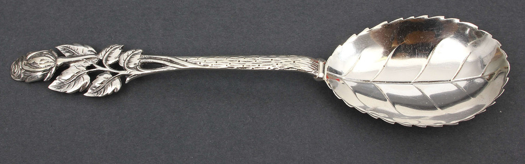 Серебряная ложка в стиле ар-нуво