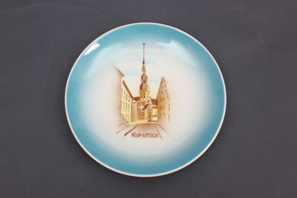 Porcelain plate 